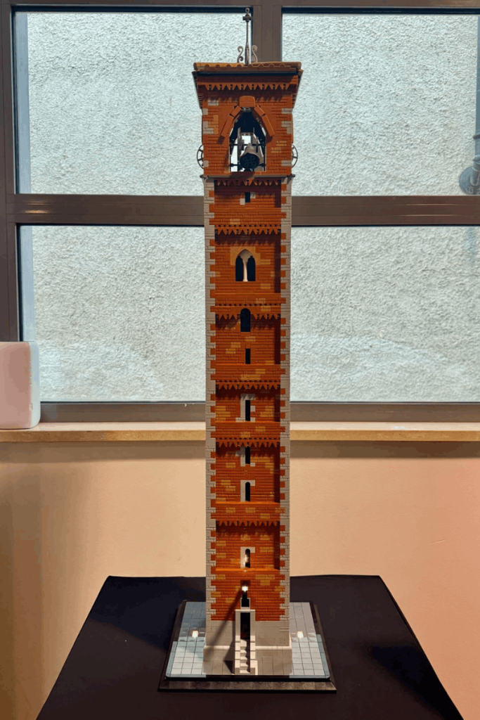 Torre di Lego del Barbarossa per la mostra Monumentini a Seregno (MB)