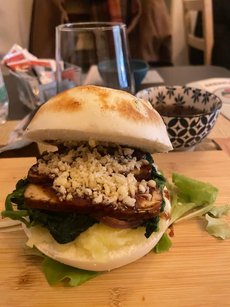 panino vegano servito al Mimì Bistrot a Lissone Brianza